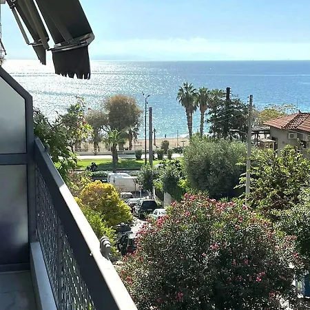 Sea View Apartment *